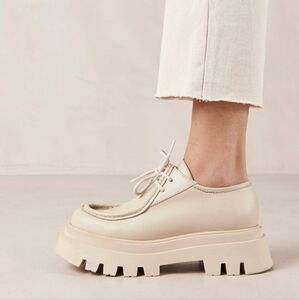 ALOHAS Leather Tycoon Platform Loafer Shoes In IVORY. Size EUR 41/US 10/10.5